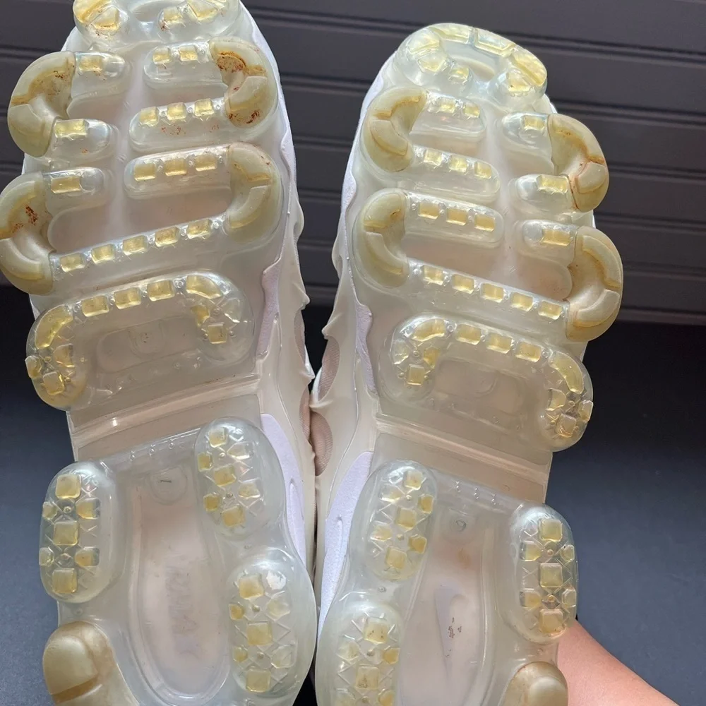 NIKE AIR VAPORMAX PLUS SHOES SIZE. 9.5 TRIPLE WHITE PLATINUM SNEAKERS
